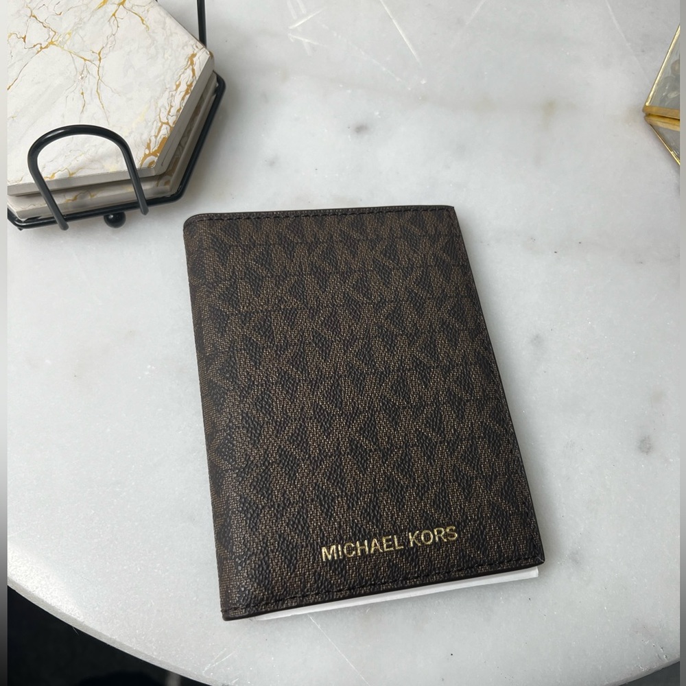 Michael Kors Leather Jet Set Travel Passport Holder Brown / Acorn